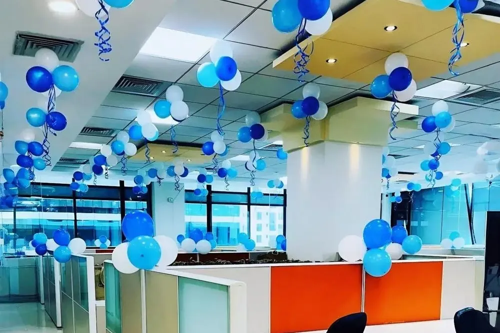 Blue White Theme Office Decoration image 3